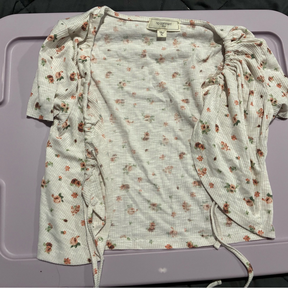 Floral Ruched Crop Top - Picture 2 of 3